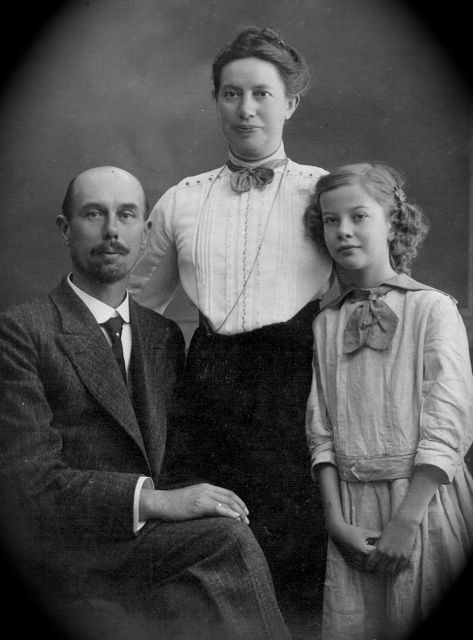 Anna with her parents